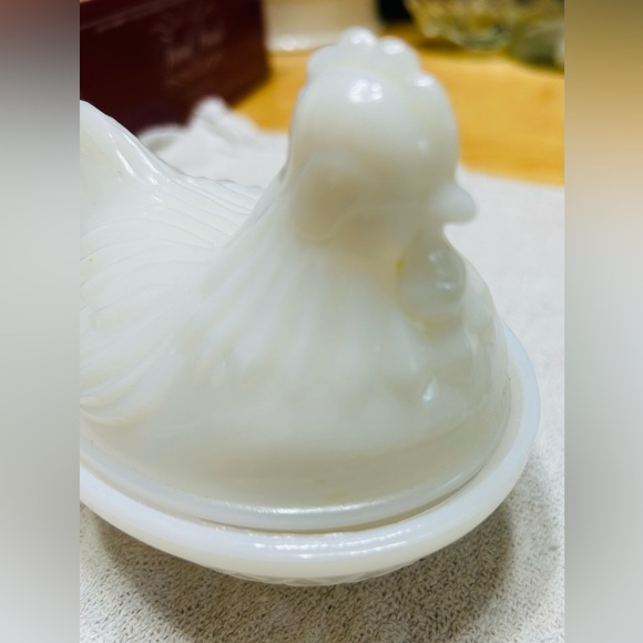 Vintage Hazel Atlas glass white milk glass hen on nest. - Picture 4 of 5